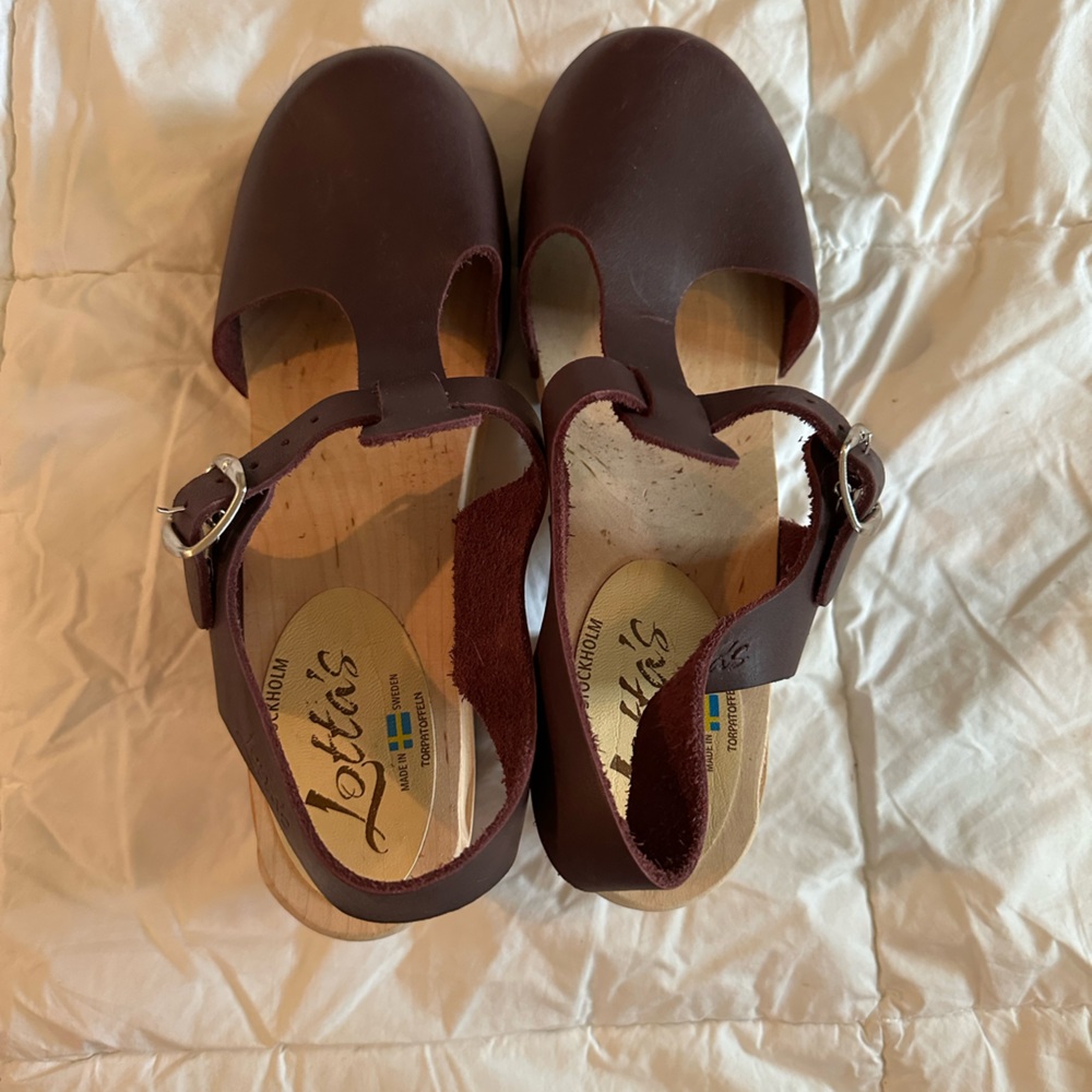 EUC Lotta Clogs